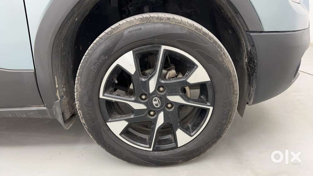 Tata Punch 1.2 Revotron Creative Amt Dual Tone, 2022, Petrol