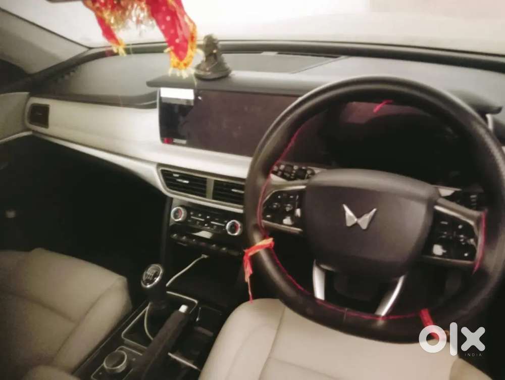 Mahindra Xuv700 2024 Petrol 12500 Km Driven