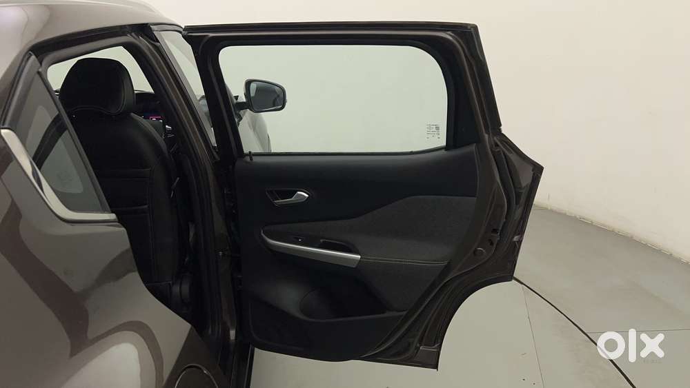 Nissan Magnite 1.0 Xv Premium, 2021, Petrol