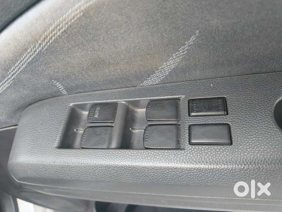 Maruti Suzuki Ritz Vxi, 2012, Petrol