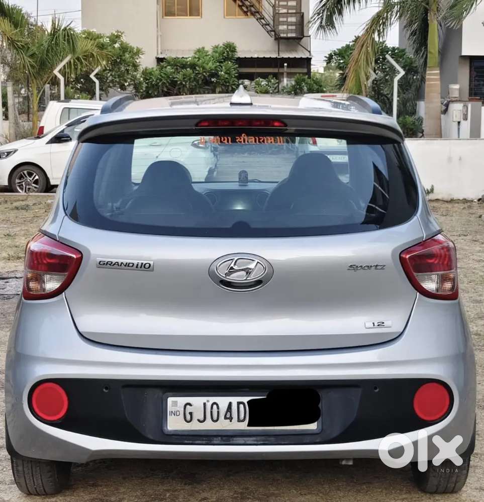 Hyundai Grand I10 Sportz Petrol/cng Showroom Condition