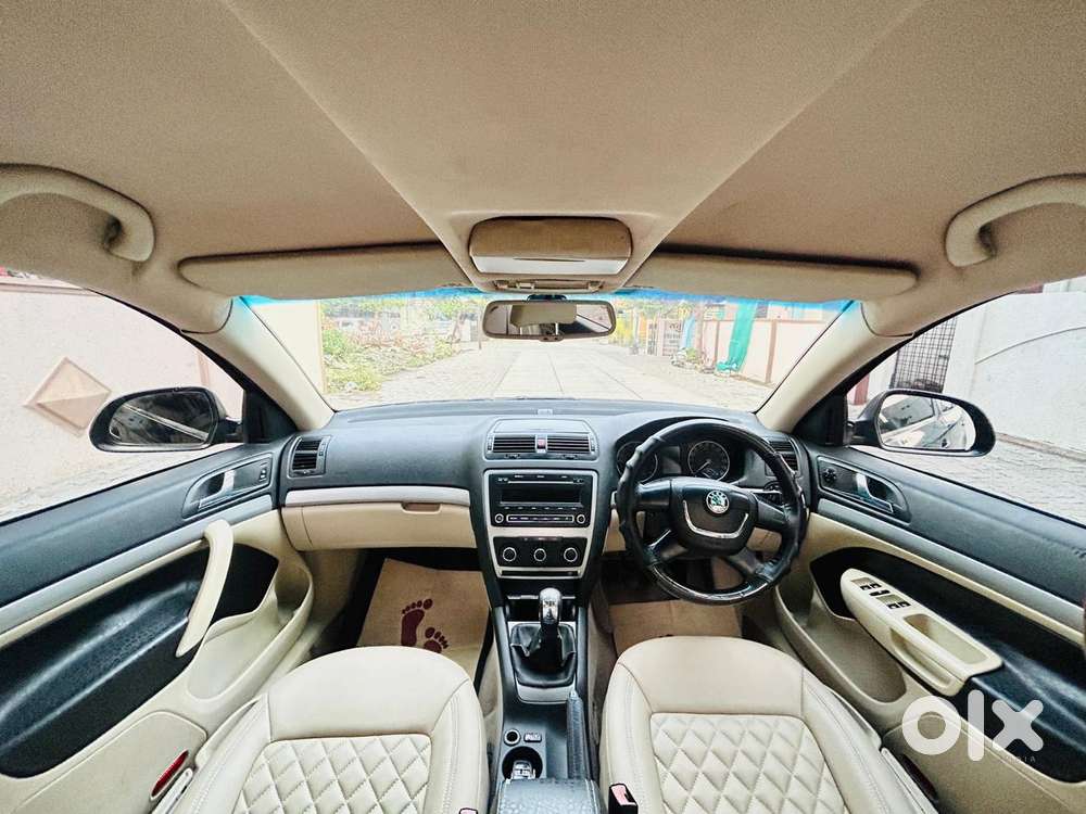 Skoda Laura Ambiente 2.0 Tdi Cr Manual, 2011, Diesel