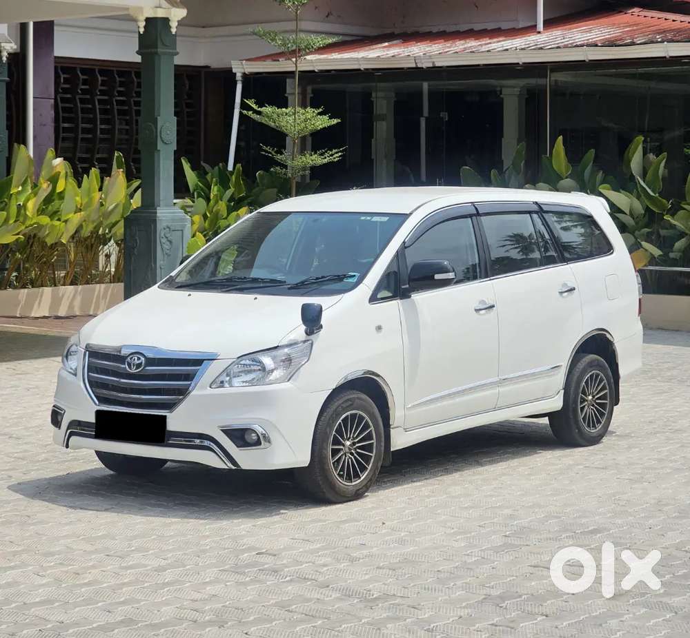 Toyota Innova 2015
