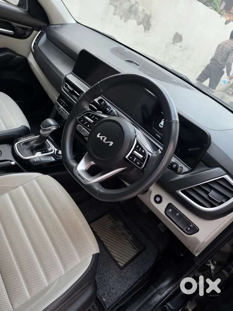 Scratchless Single Hand Driven Car