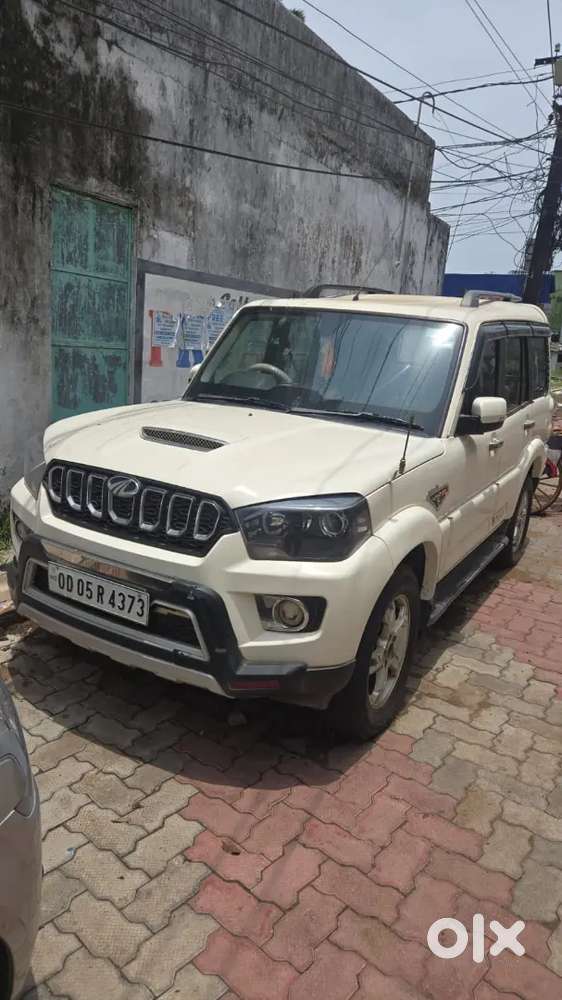 Mahindra Scorpio S10 Diesel 2015