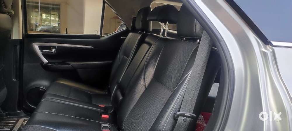 Toyota Fortuner . Dl Number 4x2 Automatic Silver Metallic Colour