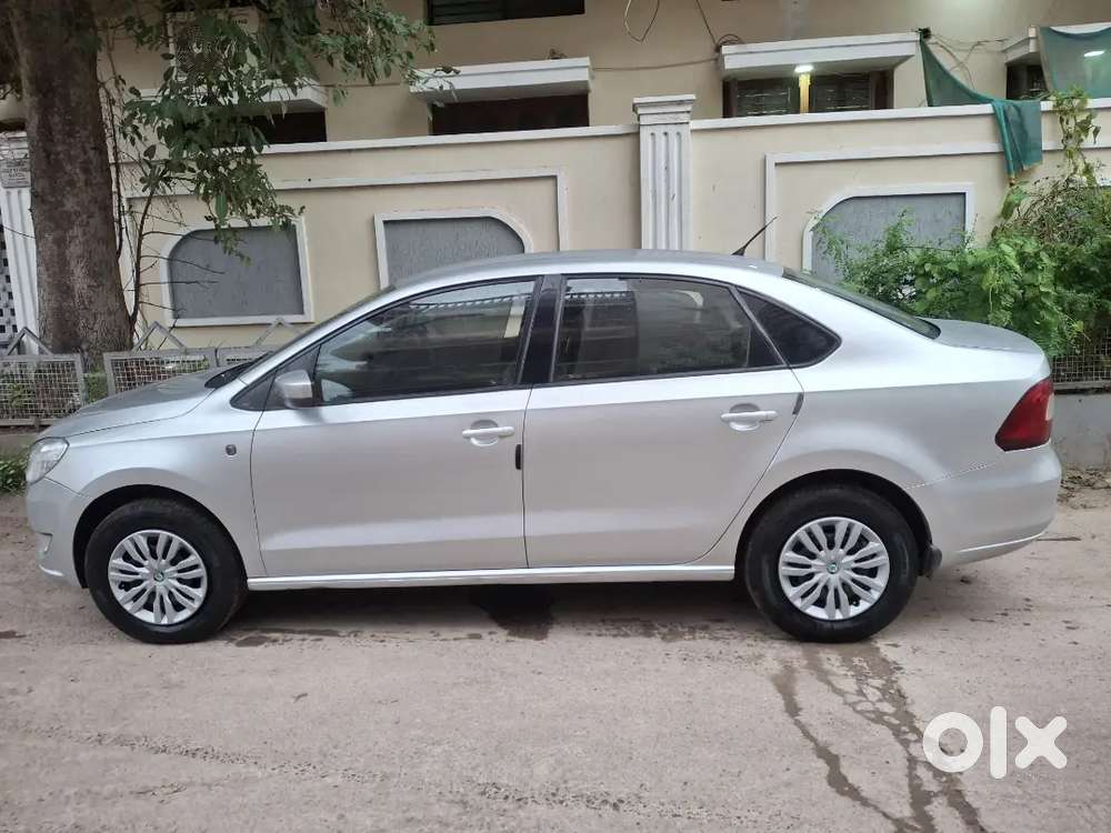 Skoda Rapid 1.6 Ambition 2012