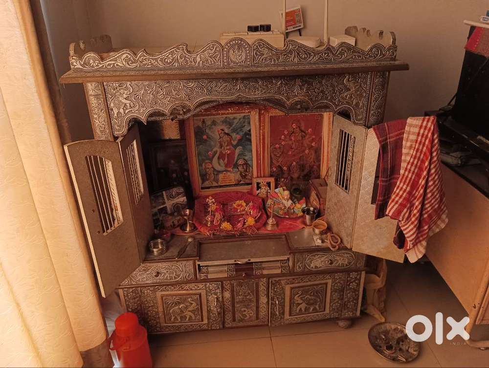 Temple with kabat and drawers