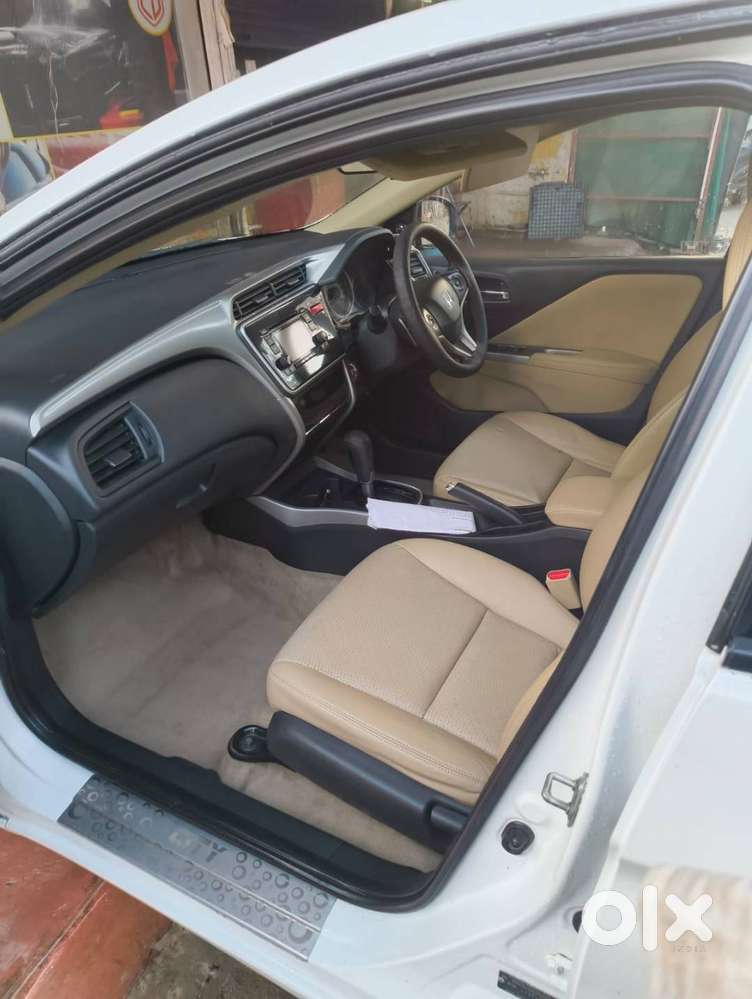 Honda City: 2016 Top End