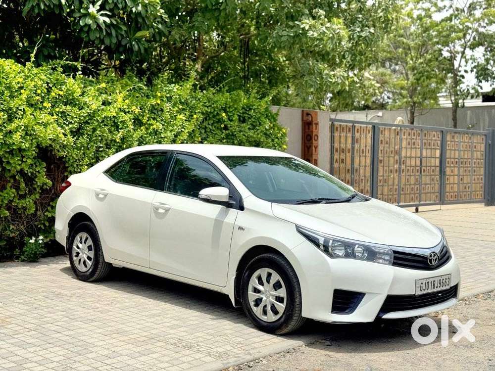 Toyota Corolla Altis 1.8 J, 2015, Petrol