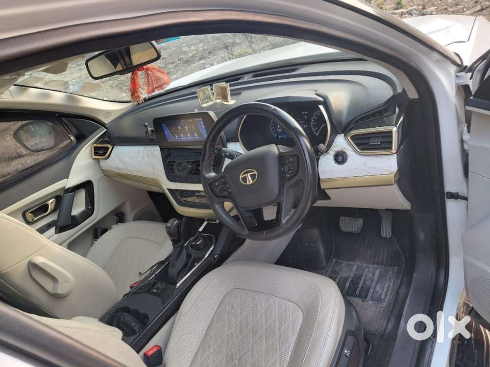 Single Used Safari With Captain Seats For Immediate Sale