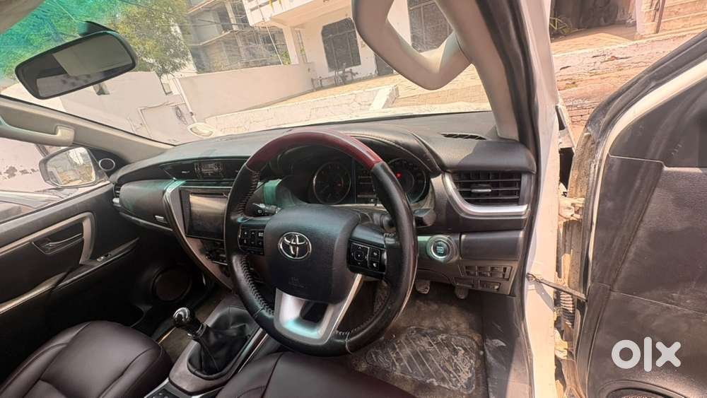 Toyota Fortuner 2017 Diesel 92000 Km Driven