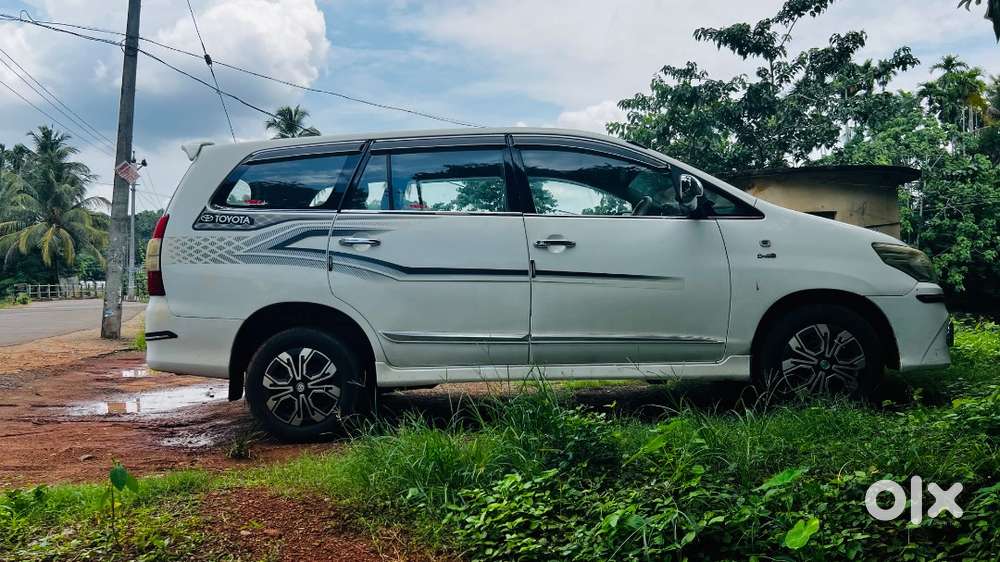 Toyota Innova 2013 Model.low Kilometers