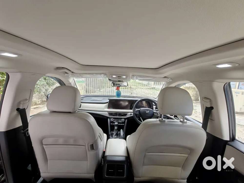 Xuv 700 Ax7  Petrol Automatic  Adas 7 Seater Dec 2024 Hp Reg