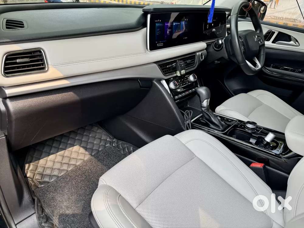 Mahindra Xuv700 2.2 Ax 7 Diesel At Luxury Pack Str Awd, 2024, Diesel