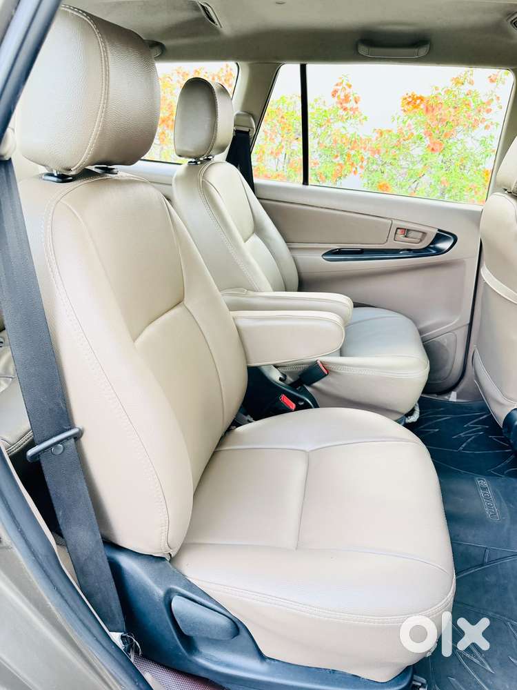 Toyota Innova 2.5 G (diesel) 7 Seater Bs Iv, 2015, Diesel