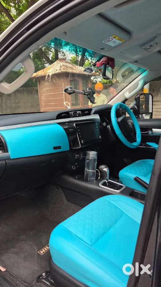 Toyota Hilux Black Edition 2025