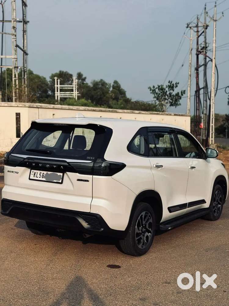 Maruti Suzuki Invicto 2025 Petrol 7000 Km Driven