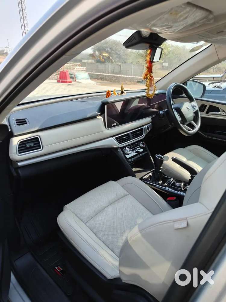 Mahindra Xuv700 2023 Diesel 48000 Km Driven Well Maintained