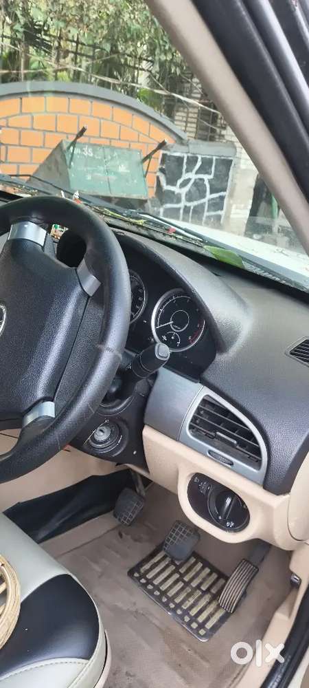 Tata Safari Storme 2013