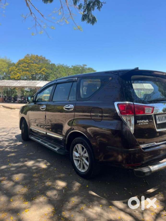 Toyota Innova Crysta 2.4 G Mt, 2017