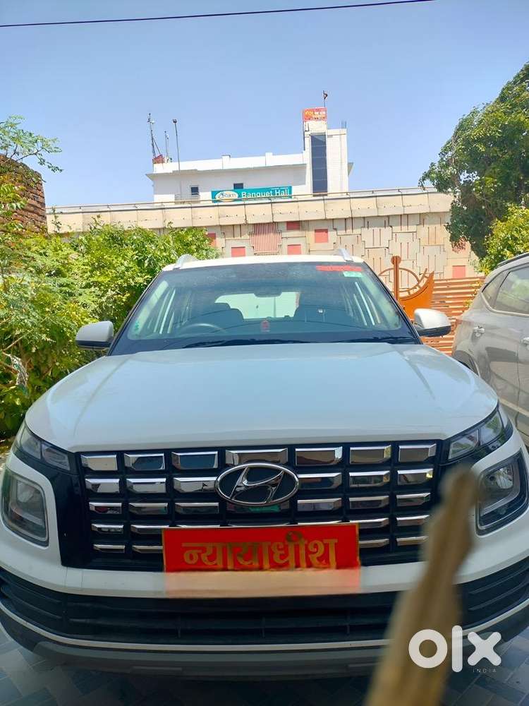 Hyundai Venue 1.2 Mt S Petrol In Brand New Condition 4000 Km Driven