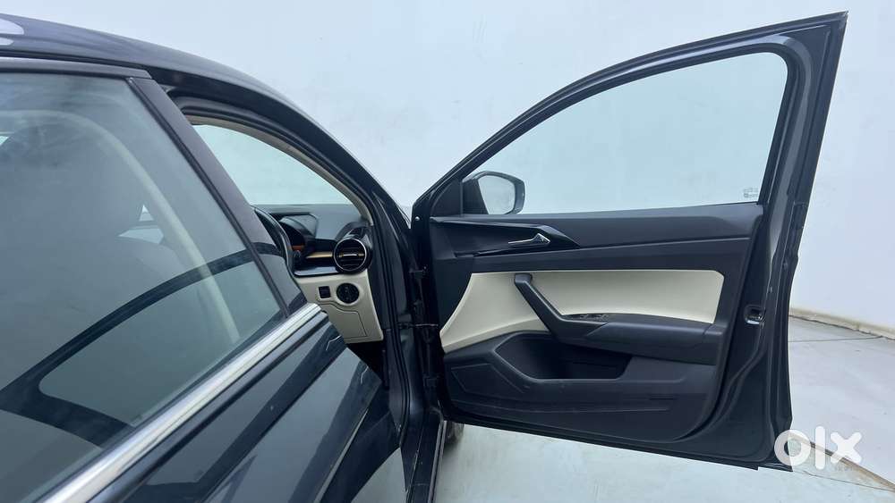 Skoda Slavia Style 1.0l Tsi At, 2022, Petrol