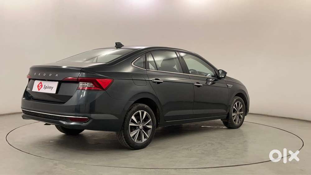 Skoda Slavia Style 1.0l Tsi Mt, 2023, Petrol
