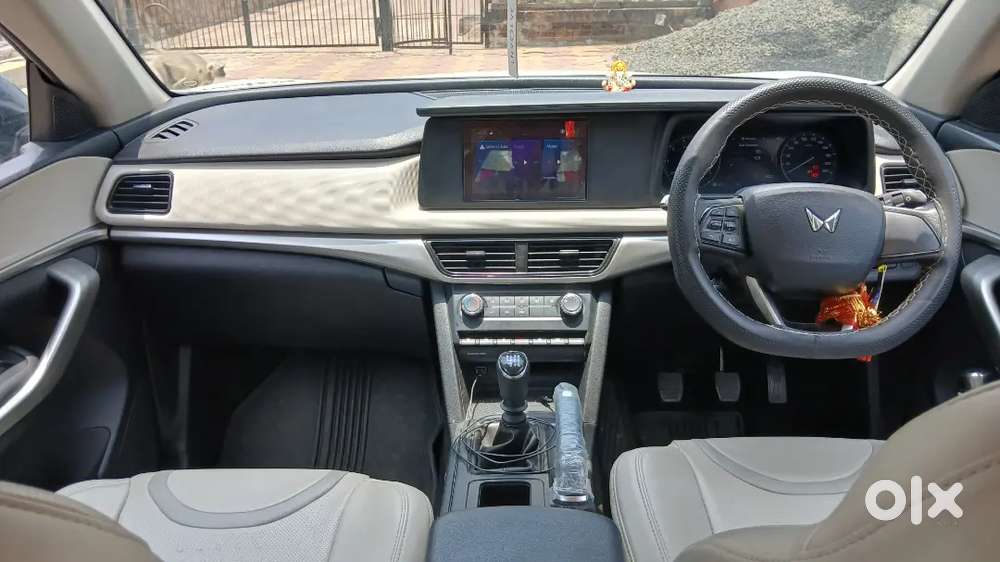 2022 Xuv700 Mx Petrol  25000 Km  Excellent Condition