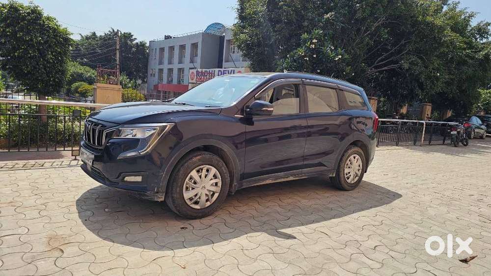 Mahindra Xuv700 2.0 Ax 3 Petrol Mt 5 Str, 2022, Petrol