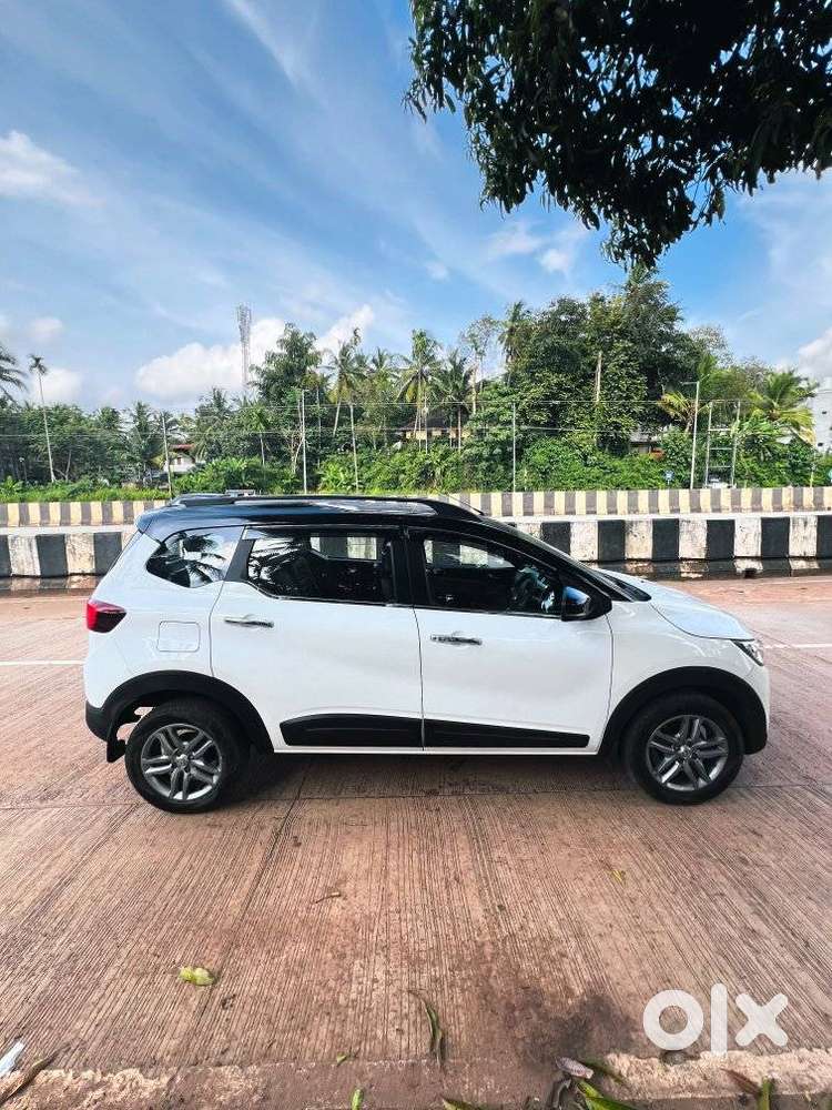 Renault Triber Rxz, 2023, Petrol