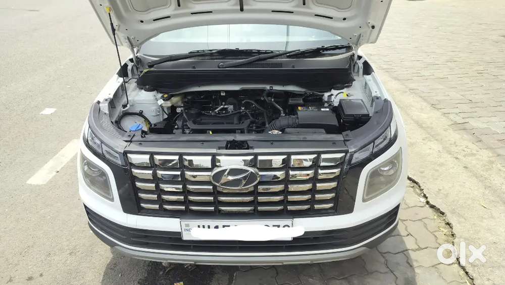 Hyundai Venue 2024 Petrol 10700 Km Driven