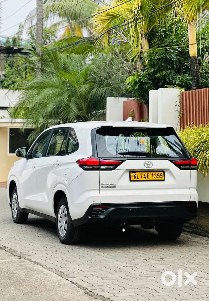 Toyota Innova Hycross 2024