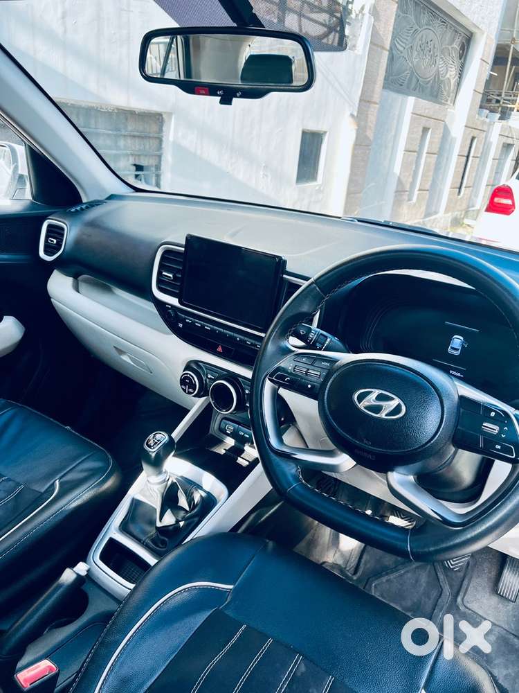 Hyundai Venue 2023 Petrol Well Maintained