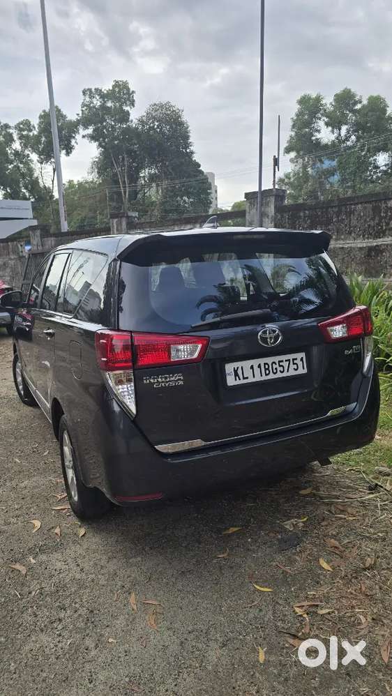 Toyota Innova Crysta 2017 Diesel Well Maintained, Company Service