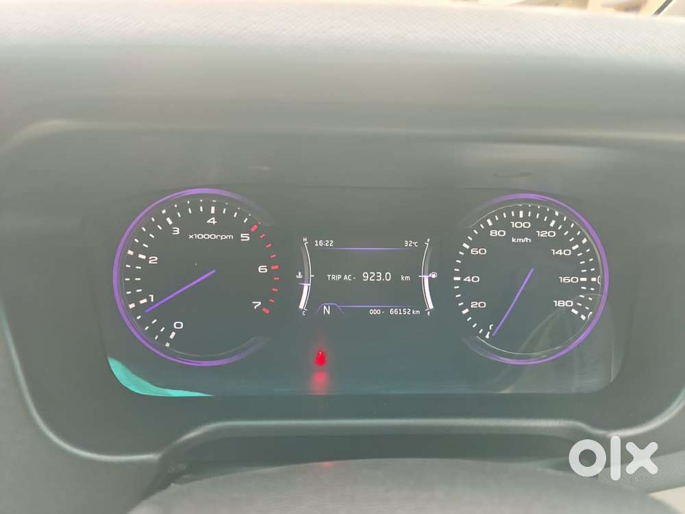 Mahindra Marazzo M8, 2018, Diesel