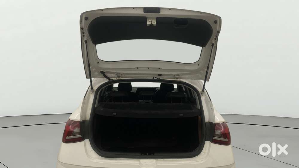 Hyundai New I20 1.2 Asta (o) Ivt, 2023, Petrol