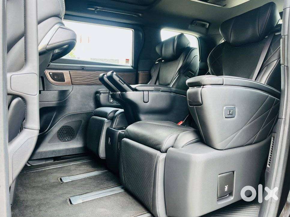 Toyota Vellfire Vip – Executive Lounge, 2025, Petrol