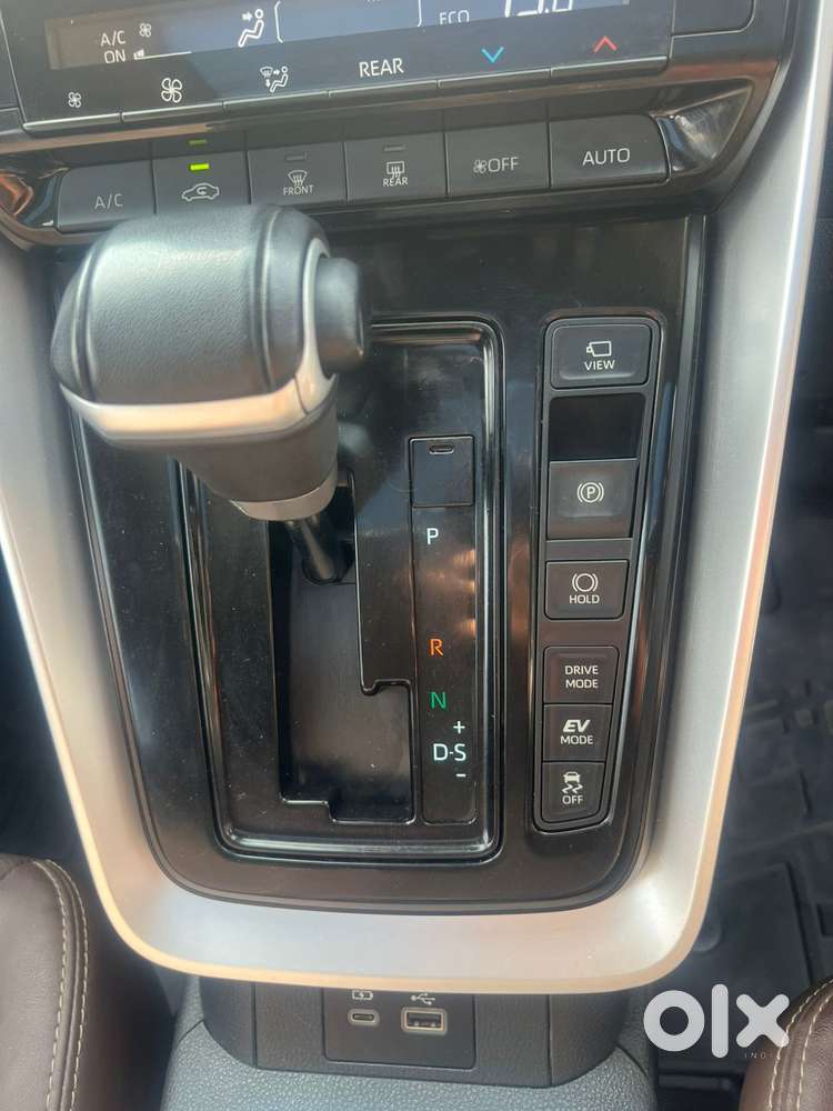 Toyota Innova Hycross 2.0 Zx (o) Hybrid 7 Str, 2023, Petrol