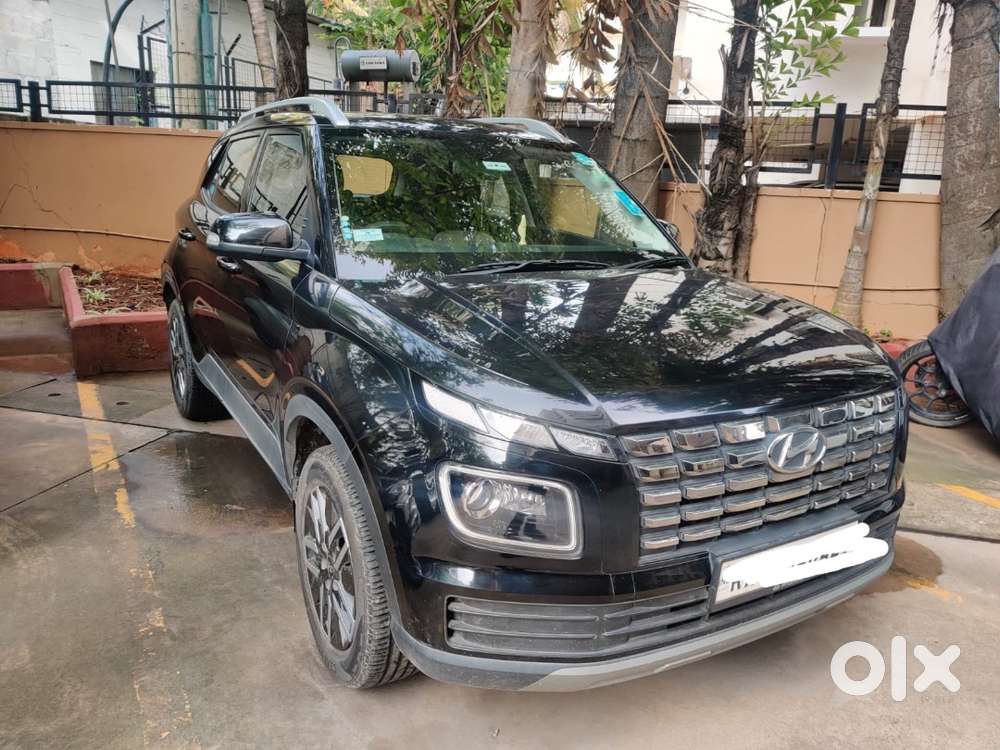 Hyundai Venue 2024 Petrol Well Maintained