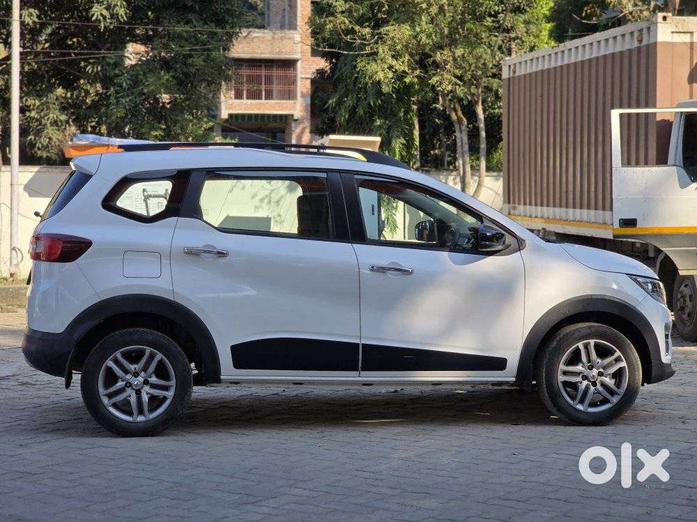 Renault Triber Rxz, 2023, Petrol