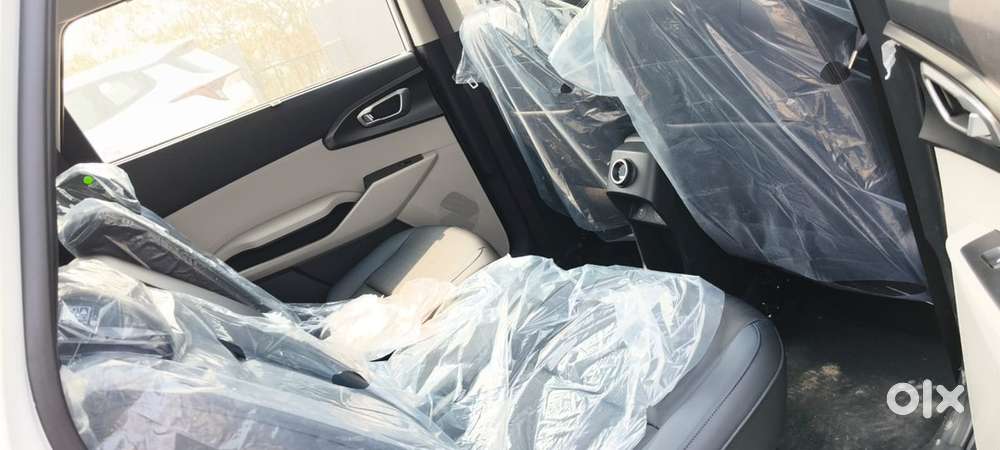 Kia Carens 2025 Petrol Well Maintained