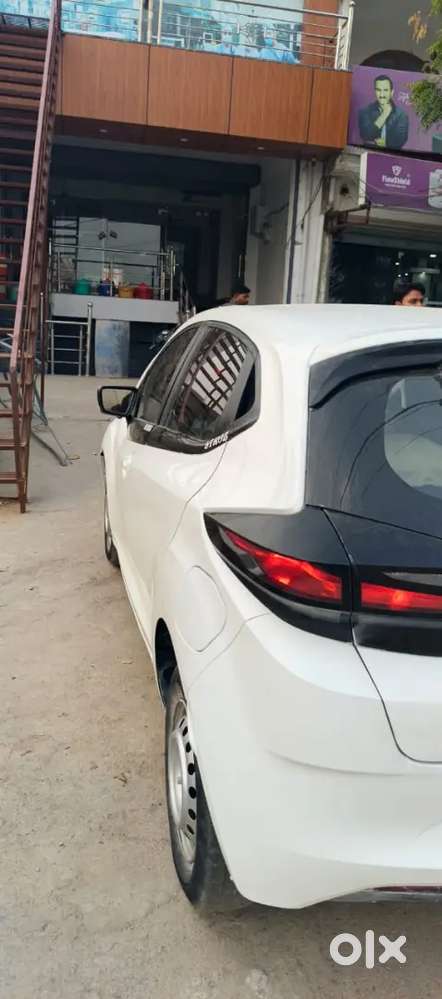 Car Bechna Hai