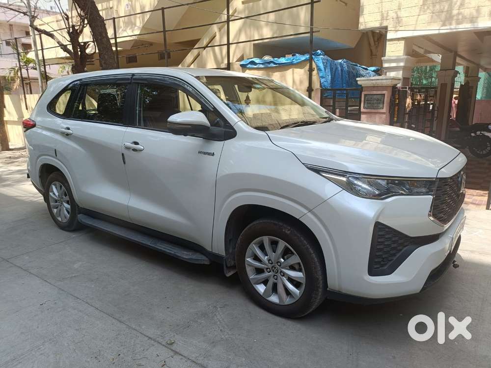 Toyota Innova Hycross 2.0 Vx Hybrid 8 Str, 2024