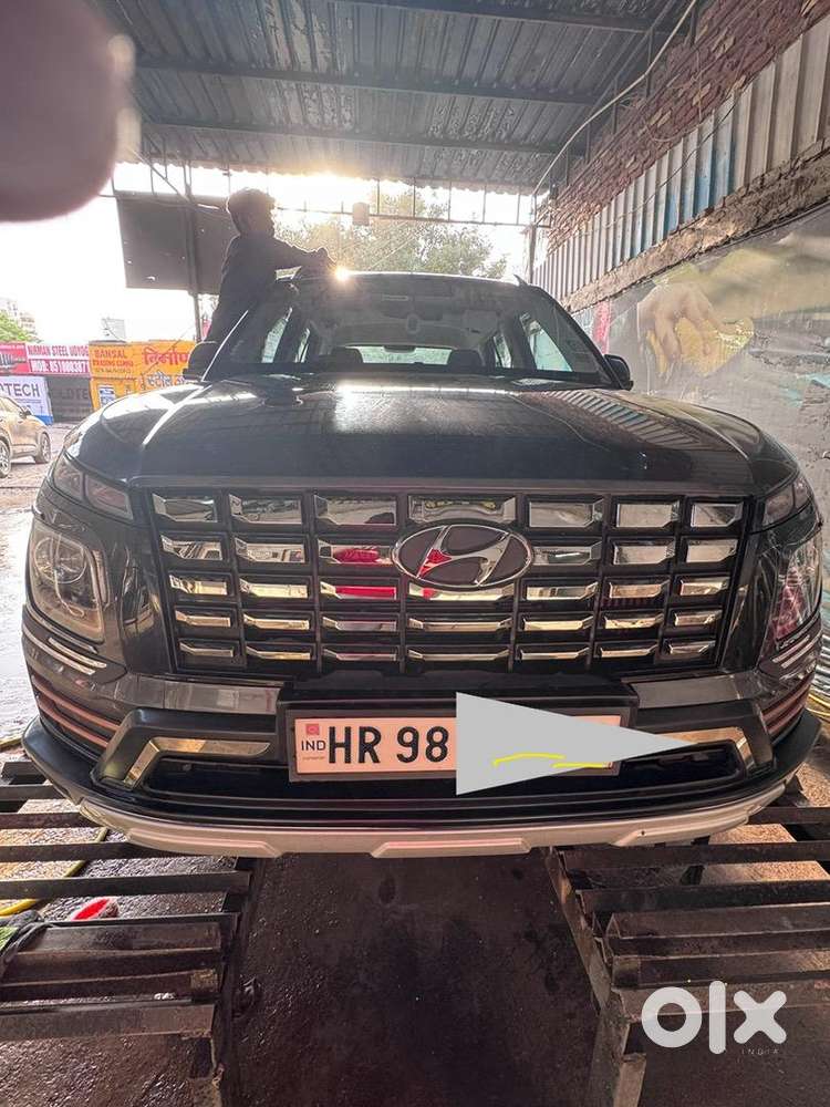 Hyundai Venue Automatic Petrol Feb 2025 Model