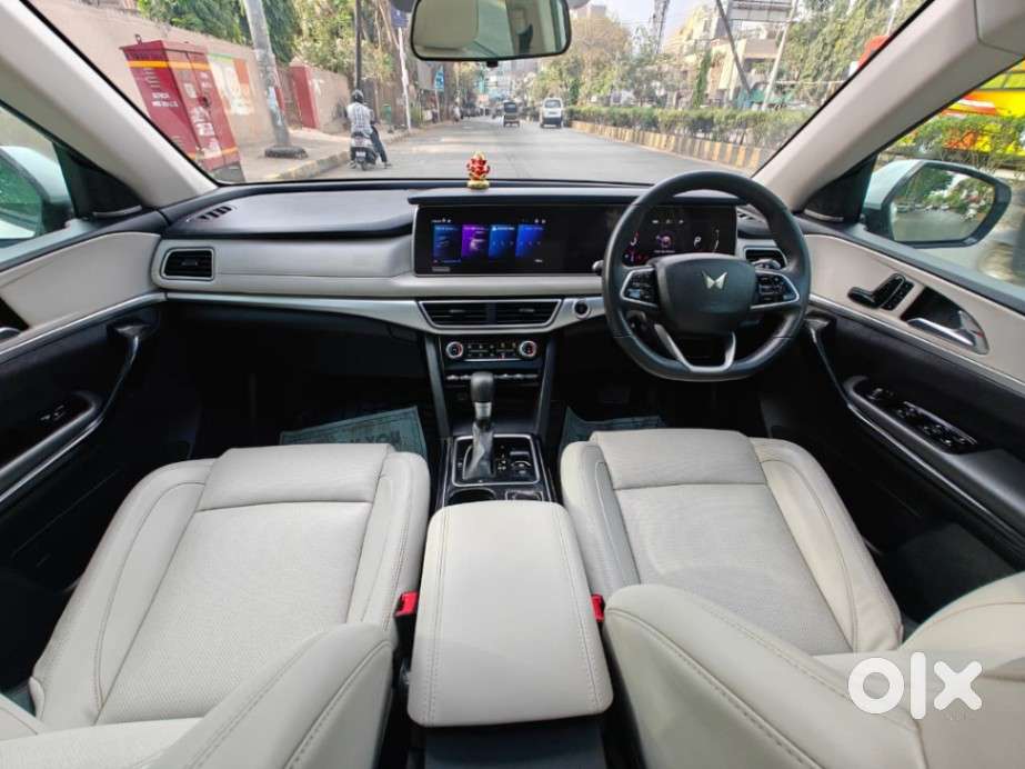 Mahindra Xuv700 2.0 Ax 7 Petrol At Luxury Pack Str, 2022, Petrol