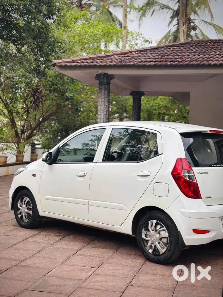 Hyundai I10 2011 Cng & Petrol Well Maintained