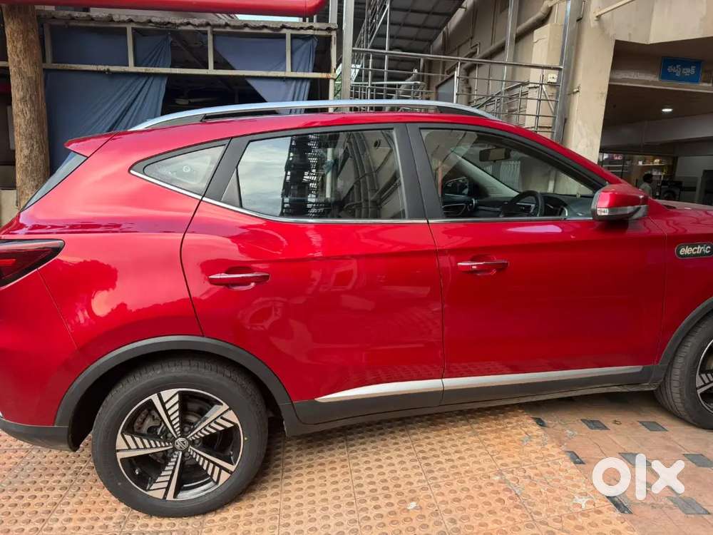 Mg Zs Ev Red