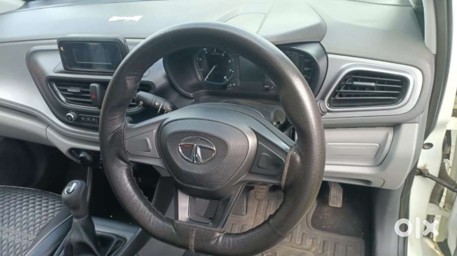 Tata Altroz 1.2 Xe, 2020