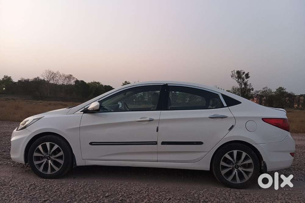Hyundai Verna Fluidic 1.6 Vtvt Sx Opt, 2015, Petrol